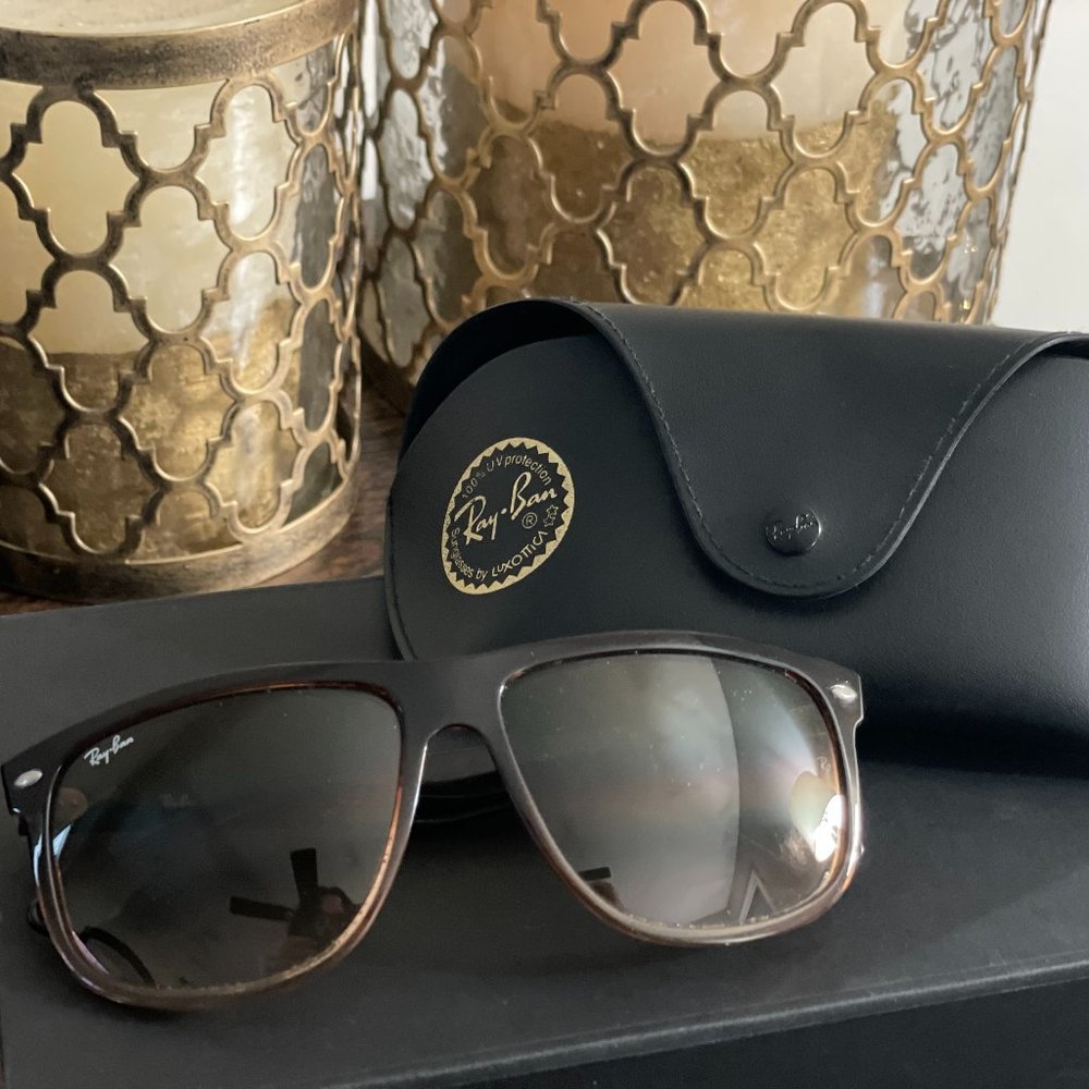 Ray-Bans no scratches